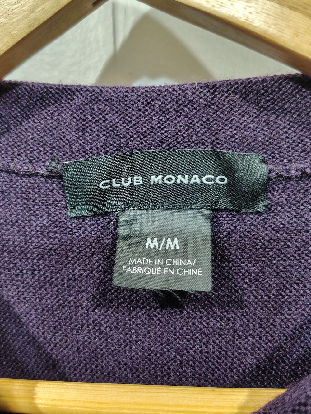 Club Monaco 100% Wool Eggplant Purple Fine Knit Crew Neck Sweater M - Picture 3 of 7